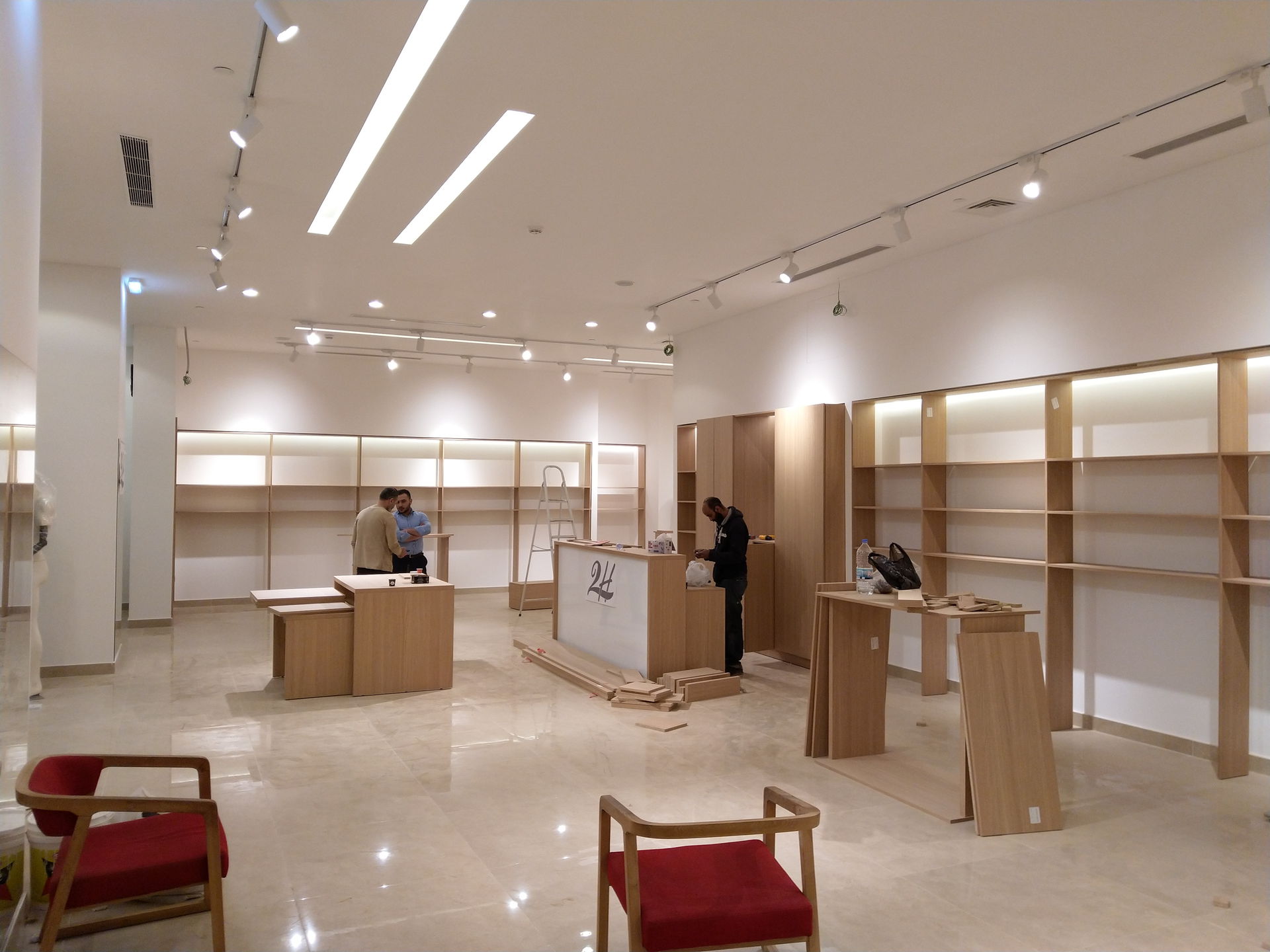 2H Stores - Centro Mall - Interior Design Administration
